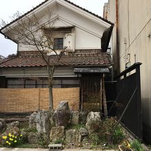 通り沿いの蔵