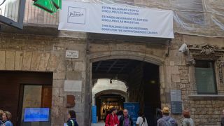 狭い路地にあります。ベラスケスの作品でピカソは勉強したのがわかります。