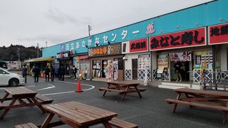 店舗充実の港近くの道の駅