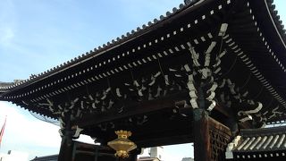 御影堂への入口