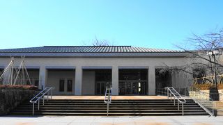 人気のカフェがあります