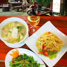 レッドチェアー