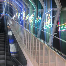 より上方は、ちょっとした観光名所案内電飾になっています