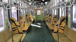 動物園仕様の車内