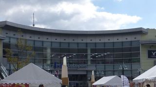 新しいショップが大混雑