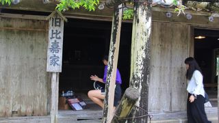 ここは泡盛屋さんです