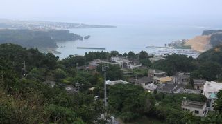 何かの遺跡のようですが、私はそこからの眺望に惹かれました。