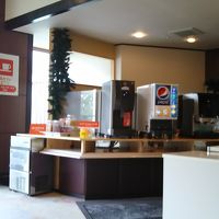 ソフトドリンクの飲み物は自由に飲めます