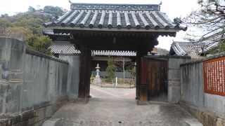 別名「牡丹寺」と呼ばれる