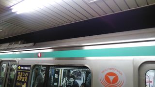 地下鉄南北線と直通運転している為か澁谷からでも座れない場合があります