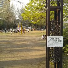 自転車置き場もある。