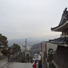 途中休憩して振り返ると．．．