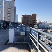 横浜の海際の観光名所を結びます