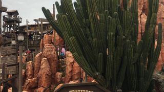 三大マウンテンの一つ！岩山を暴走するジェットコースター