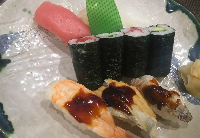 寿司と天ぷらが美味しいです