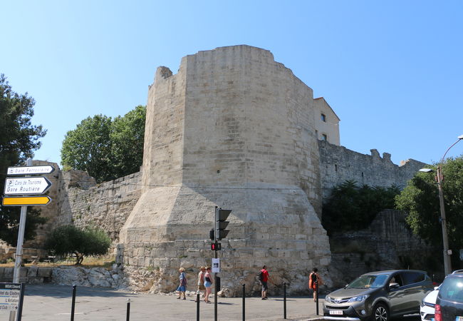 ローマ時代の城壁の塔