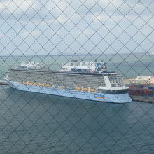 豪華客船停泊中