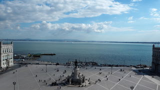 様々な歴史の舞台となった広場