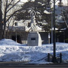 市民ホールの前庭