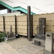 京急八丁畷駅の横に建てられた供養塔