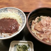 半々せっと（ミニ味噌カツ丼とミニきしめん）1000円(税別)