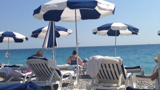 有料と無料のビーチあり