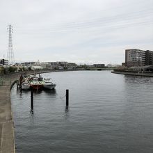 鶴見橋から下流を臨む