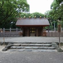 正面からだと奥は見えない