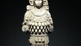 エフェス遺跡の出土品を展示