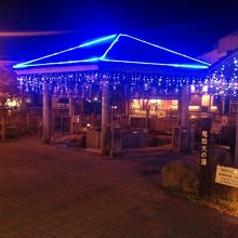 鬼怒川温泉駅前の鬼怒太の湯（足湯）