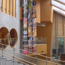 博物館内は、斬新なデザインで設計されています。凝っています。