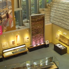 １階は、昔の時代の展示が多く、興味が持てます。色鮮やかです。