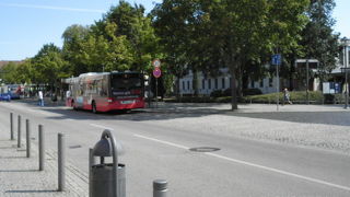 バス停があります