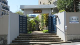 陸軍士官学校に関する碑が建っています