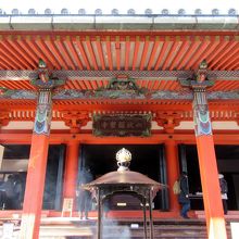 本堂裏手にある「重要文化財宝物館」に向かいました