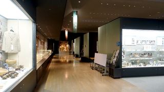 アカデミックな展示や解説