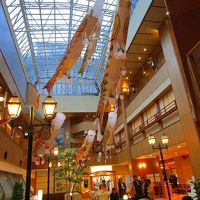 吹き抜けのこいのぼりが季節感有り