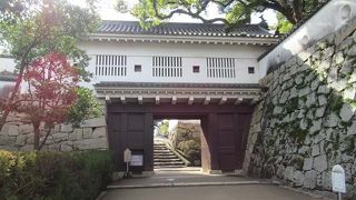 岡山城の入り口。１９６６年の再建