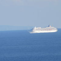 部屋から見えた豪華客船