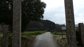 橘寺の付近に聖徳太子が誕生したとされる場所があります