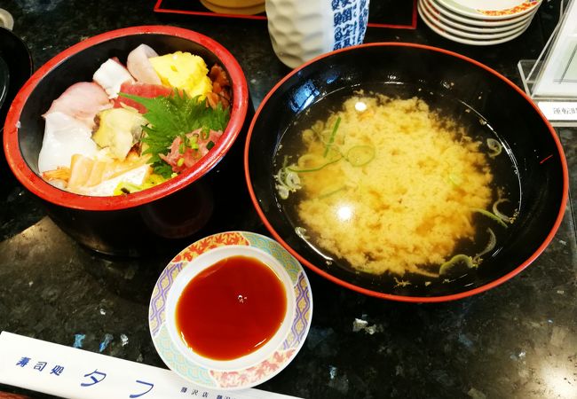 ランチタイムの日替わり海鮮のタフ丼はお勧めです！