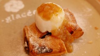 雰囲気の良いスイーツ店　アップルパイが美味しい