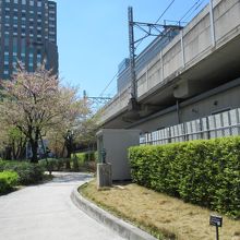公園北(御徒町駅)側からの様子(右手は留置線の新しい高架橋)