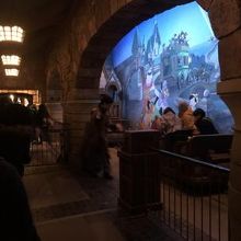 トロッコに乗車