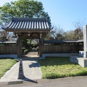 柏に建つ花の寺です