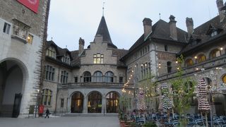 中央駅からすぐ。