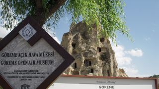 約３０の教会が集まるギョレメの谷が野外博物館として公開されています。