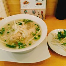 鶏肉のフォー750円