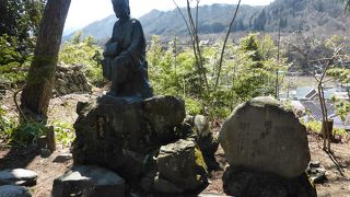 芭蕉と曽良の像と句碑