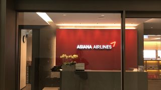 航空会社のラウンジなのにお粗末